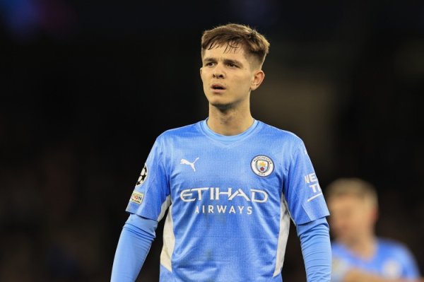 Reporter: The pharmaceutical factory is interested in Manchester City midfielder McCarthy, and the subsequent actions will depend on the appointment of the new coach