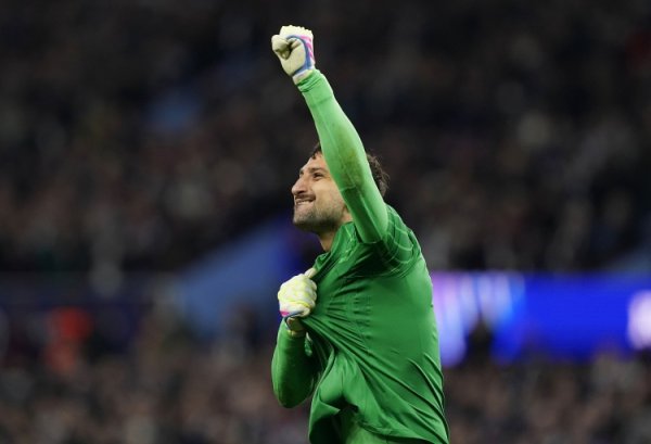 Reporter: Donaluma s contract renewal has been blocked, Paris has provided a new contract quotation of & and more teams pay attention to the situation