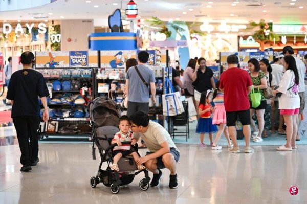 Singapore s retail sales rose 0.3% year-on-year in April