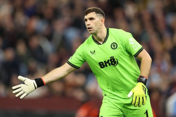 45 million! Mirror: Chelsea may sign Martin for 45 million pounds, but players tend to go to Manchester United