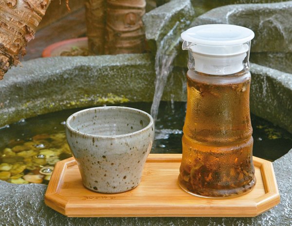Drink cold tea to relieve heat, and have more 