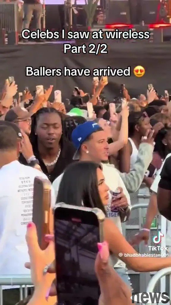 Wait for the transfer together! Sun: Maduaike and Sancho attend the music festival