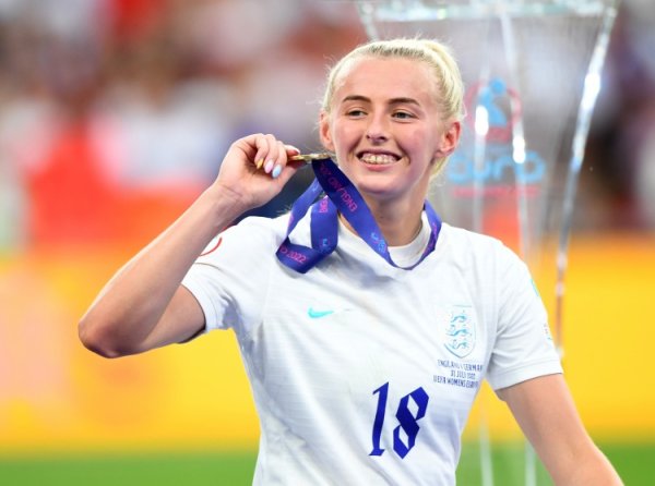 stable! England women s football team won 4 penalty shootouts after changing coaches, and Kelly hits the winning goal three times