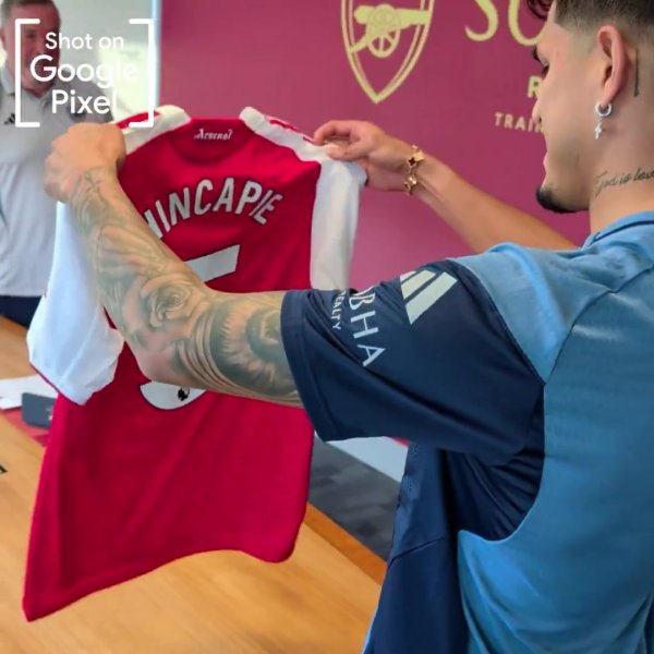Handsome! Because Capier was wearing an Arsenal jersey, Arsenal social media posted behind-the-scenes videos