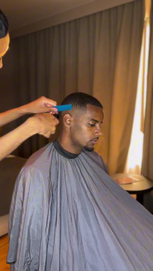This money is so easy to make money 😂 The barber posted a 50-second haircut video of Isaac, and there seems to be no difference between before and after.