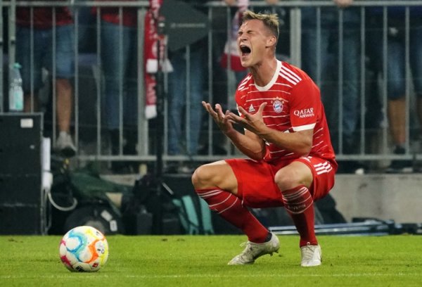 I m so annoyed 😡 Bayern full-back is in a hurry, Kimmich was asked to change his face when he 