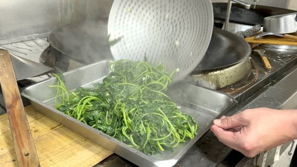 Fried vegetables always make them sluggish? Nutritionist reveals 2 key points: The key is heat and oil quantity
