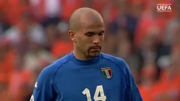 Penalty nightmare! In the 2000 European Cup, Toldo saved 2 points, and the Netherlands lost to Italy on penalties and were eliminated.