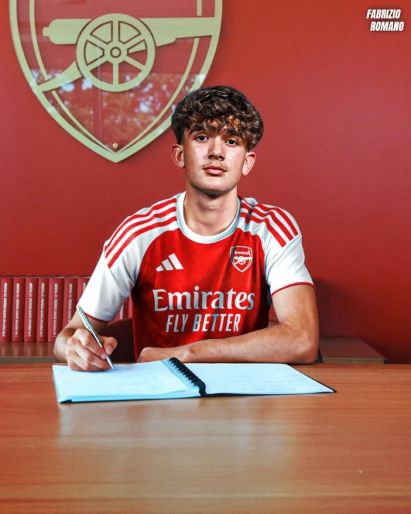 Romano: At the age of 15, Dauman signed a new contract with Arsenal and his future professional contract has been negotiated