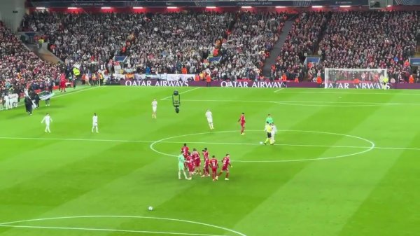 Alexander-Arnold returns to Anfield, Liverpool fans chant: There is only one Bradley!